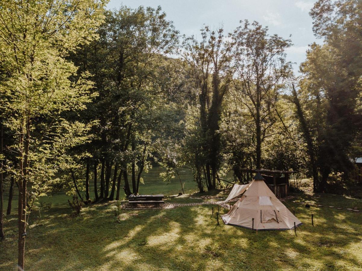 Robinson camp Kupa - Juratovićki brig Hotel Netretic Bagian luar foto